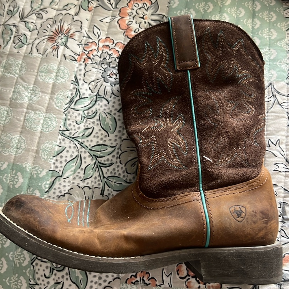 Ariat Round Toe Boots